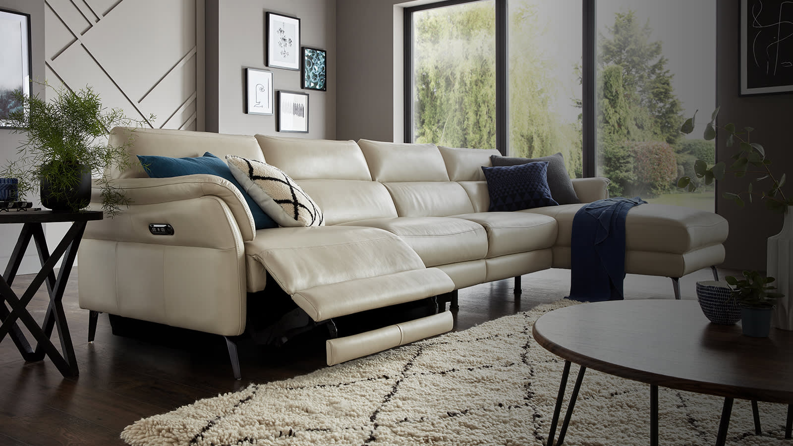 Sofology Missouri recliner sofa in cream