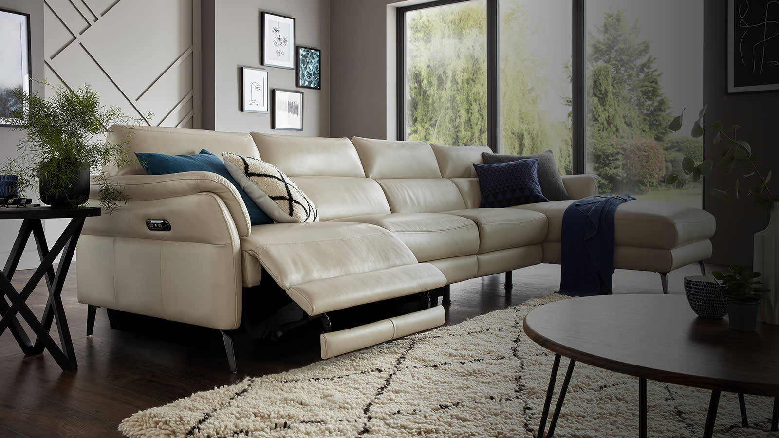 Sofology Missouri recliner sofa in cream