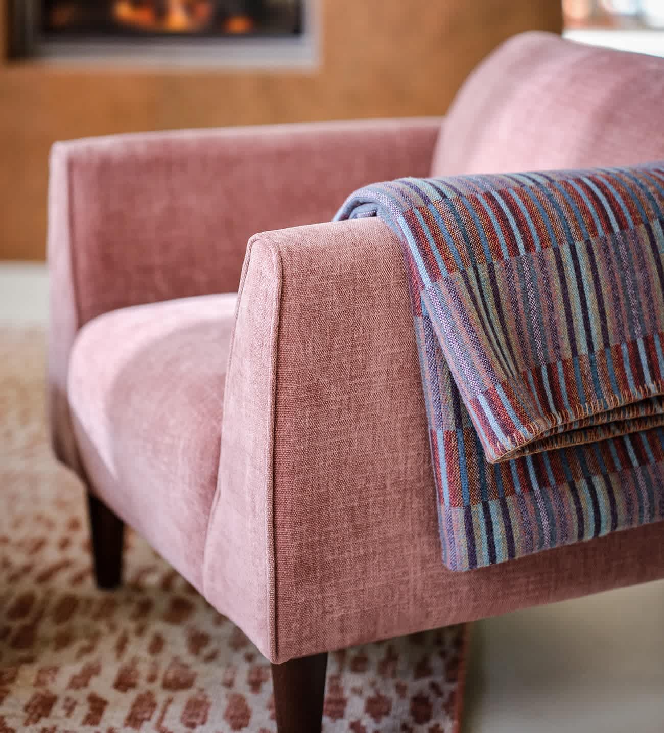 2. Accent with soft pastel shades that subtly add colour